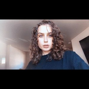 Meet your Posher, Holly